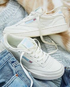 Club C 85 Vintage, Sneaker Outfits, Sneaker Trend, Urban Outfitters Clothes, Club C 85, 40 Fashion, Vintage Sneakers, Reebok Club C