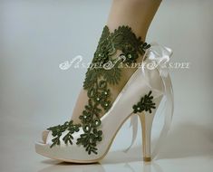 Forest Green Wedding Shoes, Fantasy Wedding Shoes, Enchanted Forest Shoes, Pink Heels Wedding, Wedding Parents, Lavender Wedding Theme, Dark Green Wedding, Wedding Shoes For Bride, Olive Green Weddings