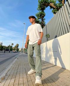 Casual Mens Summer Outfits, Aesthetic Clothes For Boys, Street Style Aesthetic Men, Men’s Summer Outfits, Mens Style Summer, Beach Fits Men, Outfits For Men Summer, Dude Fits, Boyfriend Outfits