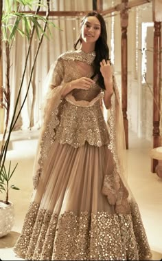 Kurti Lehenga Designs Latest, Modern Lehanga Ideas, Roka Dresses For Bride Simple, Mughal Dresses Fashion, Lehenga Frock Designs, Champagne Gold Lehenga, Short Frock With Lehnga, Heavy Dress Designs Latest, Heavy Indian Dresses