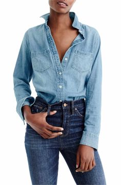 Chambray Shirts, Diy Costumes Women, Jean Shirt, Mens Fashion Edgy, Build A Wardrobe, Outfit Women, Black Women Fashion, Diy Life, Chambray Shirt