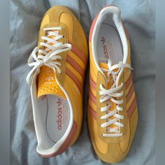 Color- Semi Spark/ Wonder Clay/ Cloud White Never Worn!! Brand New! Size- 11.5w, 9.5m Really Cute Yellow And Pink, Matches With Everything; Just Slimming Down My Closet. Clay Cloud, Aesthetic Hombre, Adidas Gazelles, Adidas Gazelle Indoor, Ropa Aesthetic, Indoor Shoes, Shoe Wishlist, Yellow Outfit, Yellow Shoes