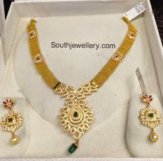 gold mesh chain with cz pendant Indian Gold Jewellery Design, Latest Jewellery Designs, Gold Bangles Indian, Choker Necklace Designs, Gold Necklace Indian, Choker Designs, Jewellery Bridal, Online Gold Jewellery