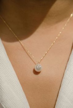 —Mommy+Me Collection A collection of jewelry celebrating mothers and mother to be. Crafted of 18k gold, our Pearl Oasis Necklace features a 0.17ct bezel set pear diamond on a 8mm akoya pearl that elegantly floats on a 16" diamond cut cable chain. Diamond Grade: F/G color, VS clarity / 3.08 grams For custom lengths or variations, email us at info@katkimfinejewelry.com Available in Yellow Gold, White Gold. Fine Jewelry Briolette Pearl Charm, Everyday Pearl Drop Jewelry, Timeless Pear-shaped White Gold Jewelry, Everyday Drop Pearl Jewelry, Graceful Pearl Drop Jewelry, Timeless Wedding Necklace With Birthstone, Briolette Pearl Chain Jewelry For Wedding, 14k Gold Pear-shaped Pearl Drop Jewelry, Classic Pearl White Briolette Jewelry