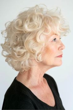 Blonde layered curls hairstyle for women over 60. Layered Bob Hairstyles Over 50, Bob Hairstyles Over 50, Elegant Curly Hairstyles, Short Layered Bob, Short Wavy Haircuts, Short Layered Bob Hairstyles