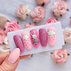 Descubre diseños de uñas elegantes que elevarán tu estilo.