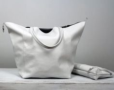 Big leather oversized bag 24"x15"  White Oversized tote bag.Dimension details:Max width at the top: 60 cm / 23.6"Height: 40 cm / 15.7"Width at the base: 32 cm / 12.6"Depth: 24 cm / 9.4"Handle drop: 26 cm / 10"Internal cosmetic bag:30x20 cm / 12x8"****************************************************OTHER COLORS:CAMEL: https://www.etsy.com/listing/685507502/large-leather-tote-bag-large-bag-24x-16?ref=shop_home_active_2GREEN: https://www.etsy.com/listing/682412608/extra-large-green-leather-tote-bag Large Capacity White Leather Weekender Bag, White Leather Rectangular Weekender Bag, Chic White Tote Weekender Bag, Chic White Weekender Bag For Daily Use, Chic White Weekender Bag, Chic White Weekender Bag For Everyday Use, Beautiful Backpacks, Mens Backpack Travel, Everyday Handbag