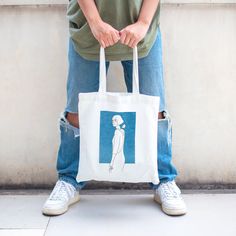 Original illustration ByCaroLigne. The indispensable Tote bag. PRODUCTION 100% organic cotton  Dimensions : H. 42 x L. 38 cm  Grammage : 140 gr/m2  Handle's length : 2,5 x 60 cm Washing 30oC Capacity : 10 litres Printed in Paris by L'Atelier Bagart EMBALLAGE : Sent in padded mailing envelope. Re-selling prohibited © ByCaroLigne... / All Rights Reserved Eco-friendly White Shoulder Bag With Dust Bag, Cotton Tote Bag For Daily Life, Eco-friendly Cotton Shopping Bags, White Cotton Bags For Daily Life, Bio Organic, Bag Illustration, Gifts For My Sister, Original Illustration, Cotton Tote Bag