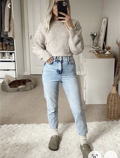 Easy Mom Winter Outfits, Arizona Womens Fashion, 2024 Fall Photo Outfits, 27 Year Old Outfits, Fall Fashion Basics, Mum Clothes Outfits, Easy Cute Fall Outfits, Fall Outfits For Moms Over 30, Mom School Pick Up Outfit