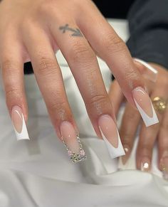 Cute French Tip Nail design French Tip With Gems Rhinestones, French Tip Acrylic Nails With Gems, Gem French Tip Nails, French Nails With Gems, Nails Dramatic, French Tips With Gems, Acrylics Short, Prom Nails Acrylic Classy, Tip Acrylics