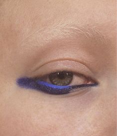 60s Blue Eyeshadow, Eyeliner Editorial, Mia Goth Blue Eyeshadow, Runway Eyeliner, Blue Eyeshadow Editorial, Blue Eyeliner, Contour Makeup, Skincare Routine, Makeup Inspo