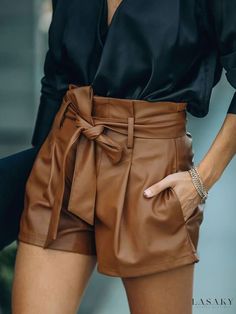 Lasaky - Versatile High-Waisted Short Leather Pants for Chic Contouring Leder Shorts Outfit, Brown Leather Shorts, Womens Motorcycle Fashion, Ropa Semi Formal, Lederhosen Outfit, Short Cuir, Look Con Short, Wrap Shorts, Chic Leather