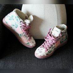 A Brand New Pair Of Coach Floral High Top Sneakers, With Sparkly Pink Sole. Lookd Like Painted On Art; Multi-Colored, Base Is Gray, Pink, Green, Muted Sky Blue, White, Brownish/ Purple. Pink Leather High-top Sneakers With Round Toe, Pink Leather High-top Custom Sneakers, Pink High-top Sneakers With Vulcanized Sole, Pink Leather High-top Sneakers With Vulcanized Sole, Pink Lace-up Custom Sneakers With Vulcanized Sole, Pink Lace-up High-top Sneakers With Rubber Sole, Pink Flat Sneakers With Laces, Pink Flat Sneakers With Vulcanized Sole, Casual Pink Custom Sneakers With Round Toe