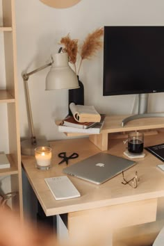 Light and cozy home office featuring a sit and stand desk made of solid wood. Standing Desk Inspiration, Comfortable Computer Chair, Standing Desk Office, Desk Styling, Chair Desk, House Vibes, Cozy Home Office, Minimalist Desk, Desk Inspiration