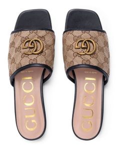 Gucci Women's Original Gg Slide Sandals Sandal Gucci, Designer Flat Sandals, Raw Jewelry, Sandals Gucci, Gucci Flats, Flat Sandals For Women, Luxury Sandals, Gucci Slides, Gucci Sandals