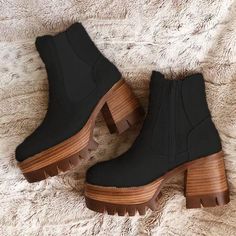 Wallpaper Nike, Botas Western, Hak Tinggi, Zipper Heels, Dr Martens Boots, Zipper Boots, Nike Leggings, Crazy Shoes, Mode Inspiration