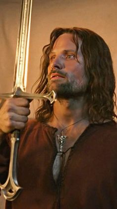 #thelordoftherings #aragorn Aragorn Outfit, Aragorn And Eowyn, Aragon Lotr, Aragorn Aesthetic, Viggo Mortensen Aragorn, Aragorn Ring, Lotr Aesthetic, Lotr Characters