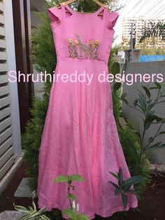 Half Saree Lehenga, Hand Embroidery Dress, Salwar Designs, Sari Blouse Designs, Salwar Kamiz, Traditional Indian Outfits, Indian Gowns Dresses