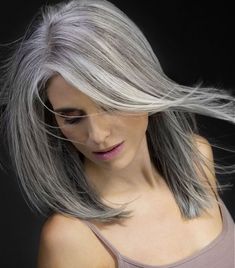 beautiful hairstyle for gray hair Grey Balayage, Salt And Pepper Hair, Transition To Gray Hair, Grey Hair Color, Short Hairstyle