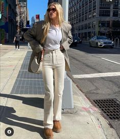 Elsa Hosk Outfits, Elsa Hosk Style, Mode Dope, Hailey Rhode Baldwin, Look Adidas, Skandinavian Fashion, Uggs Outfit, Cold Outfits