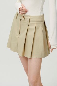 Front button and zip fly closure Kick pleats skort Short length 98% Cotton 2% Span Professional Clean Only / Do Not Tumble Dry XS/S: Waist: 35cm (13.8in) / Hip: 45cm (17.7in) / Hem: 56.5cm (22.2in) / Length: 35cm (13.8in) / Model's height is 7′ 5″ (170cm) Bust 32.5in Waist 23.5in Hip 34in and wearing XS/S Made in Korea 사이즈 정보Size information (단위:cm)(Unit : inch) SXS/S 사이즈 정보 Size information 허리Waist 3513.8 엉덩이Hip 4517.7 밑단Hem 56.522.2 총장Length 3513.8 MS/M 사이즈 정보 Size information - 위의 실측사이즈는 '단면의 길이'입니다. 참고해 주세요.- 사이즈는 측정방법에 따라 1~3cm 정도 오차가 있을 수 있습니다.- 제품색상은 사용자의 모니터의 해상도에 따라 실제 색상과 다소 차이가 있을 수 있습니다. - The above measurement size is'length of section'. please note.- Depending on the measurement method, there may be an error of 0.5~1inch.- The product color may differ slightly from the actual Workwear Skort With Button Closure And Short Length, Workwear Skort With Button Closure, Fitted Button Zip Fly Shorts For Spring, Chic Pleated Beige Shorts, Casual Pleated Shorts For Fall, Chic Beige Pleated Shorts, Spring Short Pleated Skirt With Belt Loops, Short Cotton Pleated Skirt, Spring Skort With Button Closure And Short Length