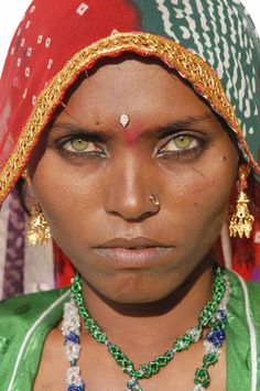 those eyes. Woman With Green Eyes, Painting Face, Most Beautiful Eyes, Posing Tips, Indian Woman, Stunning Eyes, Human Face, People Of The World, World Cultures