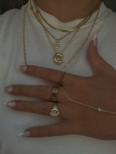 Swaggy Jewelry, Pretty Stacks, Necklace Stacks, Golden Aesthetic, Chunky Gold Jewelry, Jewelry Stack, Necklace Combo, Aesthetic Rings, Bracelet Inspo