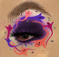 eye makeup😍 Trippy Eye Makeup, Liner Ideas, Halloween Eyeshadow, Holiday Eye Makeup, Artsy Makeup, Holloween Makeup, Butterfly Makeup, Cute Eye Makeup, Halloween Eye Makeup