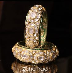 Bollywood Style Kundan Bangle For Reception, Gold Kundan Bangle In Bollywood Style, Bollywood Style Jeweled Kundan Bangle, Gold Kundan Jeweled Bangle, Luxury Traditional Kundan Bangle, Gold Jewelry Prom, Asian Jewelry, Gold Pendant Jewelry, Indian Jewelry Sets