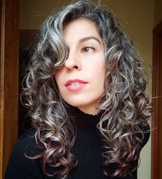 Gray Curly Hair with Brown Lowlights Hairstyles For Dark Hair, Hair Going Grey, Brown Hair With Silver Highlights, Natural White Hair, Grey Hair Care, Dark Curly Hair, Grey Hair Transformation, Grey Curly Hair, Highlights Curly Hair