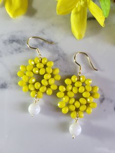 Beaded earrings yellow color Spring Beaded Round Earrings, Dangle Beaded Earrings, Spring Earrings, Citrine Earrings, Earrings Design, Earrings Beaded, Shell Pendant, Beaded Dangles, Style Art