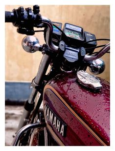 a close up view of the handlebars on a motorcycle with water droplets all over it