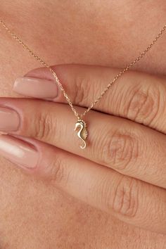 Star Fish Necklace, Cute Seahorse, Surf Jewelry, Seahorse Necklace, Preppy Jewelry, Pretty Jewelry Necklaces, Fish Necklace, Star Fish, Jewelry Accessories Ideas