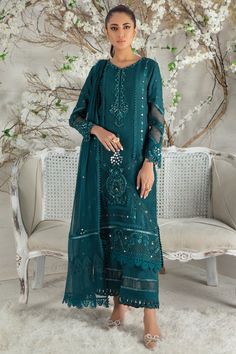 Juno Silk Thread Embroidery, Net Shirt, Pakistan Dress, Designer Outfit, Pakistani Wedding Outfits, Diy Embroidery Designs, Master Card, Pakistan Fashion, Pure Chiffon