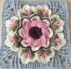 a crocheted square with a flower on it