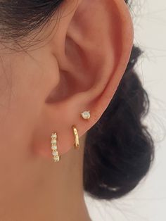 Ears With 3 Piercings, 3 Rd Piercing, Three Ears Pierced, Earrings For Three Piercings, 2 Peircings Earring Gold, 3 Piercing Ideas, Cute Dainty Piercings, Triples Earring Combos, 3 Percinings Ear