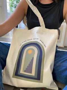 Handpainted Tote, Canvas Bag Design, Sacs Tote Bags, Sac Diy, Best Tote Bags, Mode Hippie, Painted Bags