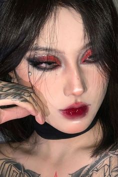 Medieval Makeup Aesthetic, Fancy Alt Makeup, Villain Makeup Aesthetic, Villan Makeup Looks, Dark Fairycore Wedding, Villain Era Makeup, Dark Princess Makeup, Which Make Up