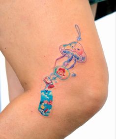 A Ponyo themed windchime with a jellyfish at the top. Neon Jellyfish Tattoo, Blue Back Tattoo, Sea Angel Tattoo, Calciferol Tattoo, Moon Jelly Tattoo, Ponyo Jellyfish Tattoo, Windchime Tattoo, Nudibranch Tattoo, Cute Jellyfish Tattoo