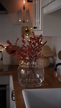 Winter Decor Not Christmas, Christmas Decorations Ideas For Home, Jul Dekoration Inspiration, Simple Christmas Aesthetic, Christmas Balcony Decor, Glass Vase Christmas Decor, Windowsill Decor, Pendant Lights For Kitchen Island, Farmhouse Christmas Decorations