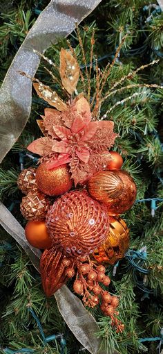 a bunch of ornaments hanging from a christmas tree