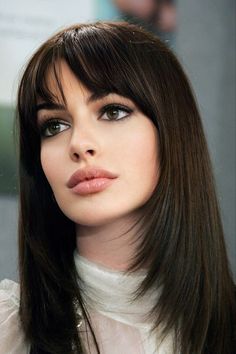 Anne Jacqueline Hathaway is an American actress. She is the recipient of various accolades, including an Academy Award, a Golden Globe Award, and a Primetime Emmy Award, and was among the world's highest-paid actresses in 2015. Bottleneck Bangs, Chestnut Hair, Brown Hair Colors, Medium Length Hair Styles, Hair Looks