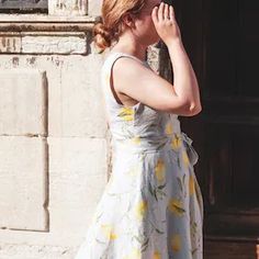 Introducing our lovely AMALFI dress, made from the finest quality linen. It features a charming lemon print, handpicked and printed on our local linen. #linendress #summerdress #weddingguestdress #openbackdress #italiandress #dresswithlemons #summerinitaly #italiansummer #printedline #ninisandfamily #mididress