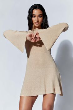 Soft and dreamy – with shades of Boho-beach babe – ZAHRA is casual elegance wrapped in comfy cotton blend and long, fluted sleeves. A closed, straight-cut neckline lengthens your torso and accentuates the shape of your shoulders. MESHKI’s custom blend of cotton, acrylic, and nylon fabric keeps you feeling comfortably cool whilst perfectly framing your figure. The raw hem skirt that falls well above the knees paired with long fluted sleeves creates an airy, romantic silhouette. Zahra is a definit Y2k Long Sleeve, Sweater Dress Casual, Flare Long Sleeve, Legging Sport, Sleeves Clothing, Mini Sweater Dress, Casual Sweaters, Chic Woman, Sweater And Shorts