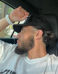 Beard Haircut Hairstyles, Long Hair Beard Styles, Long Hair Bearded Men, Latino Haircut Men Long, Men’s Flowy Hairstyles, Men’s Faded Mullet, Muller Hairstyle Men, Undercut Men Long Hair, Long Hair With Beard