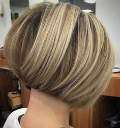 Short Stacked Bronde Bob Thick Wavy Hair, Bob Hairstyles For Thick, Short Hairstyles For Thick Hair, Short Bob Haircuts, Haircut For Thick Hair, Short Blonde, Trending Hairstyles, Short Bob Hairstyles, Bob Hairstyle