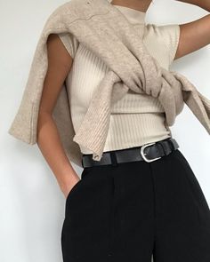 Adrette Outfits, Fashion Gone Rouge, Look Retro, School Looks, Looks Street Style, Business Outfit, Looks Chic, Beige Sweater