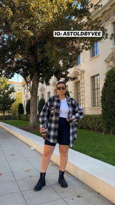 Plus Size Lesbian Fashion, Plus Size 90s Fashion Outfits, Plus Size Tomboy Fashion, Plus Size 90s Fashion, Easy Mom Outfits, Athleisure Outfits Summer, Lesbian Outfits, Simple Casual Outfits, Lesbian Fashion