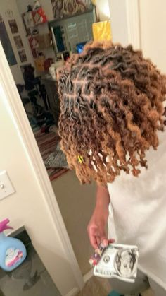 2 Tone Locs, Light Skin Locs, Brown Locs Men, Honey Blonde Dreads, Barrel Twist Locs, Dyed Locs Ideas, Locs Brown, Ombre Locs, Tapered Hairstyles