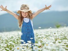 Outdoor Baby Photography, Country Kids, Baby Images, Spring Photography, Kids Portraits, Gardening For Kids, Outdoor Photography